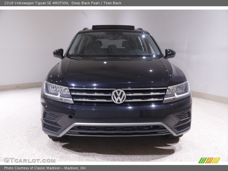 Deep Black Pearl / Titan Black 2018 Volkswagen Tiguan SE 4MOTION
