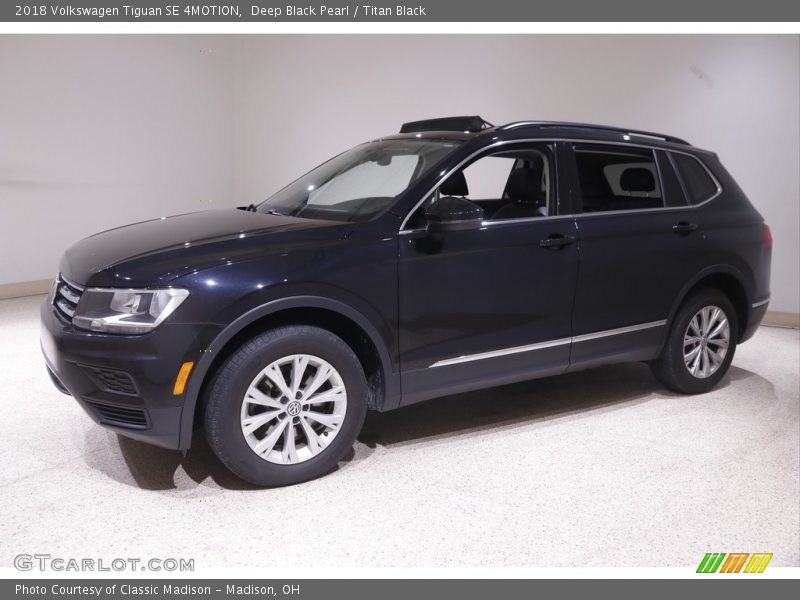 Deep Black Pearl / Titan Black 2018 Volkswagen Tiguan SE 4MOTION