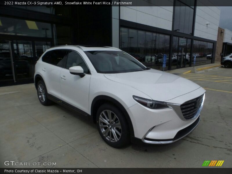 Front 3/4 View of 2022 CX-9 Signature AWD