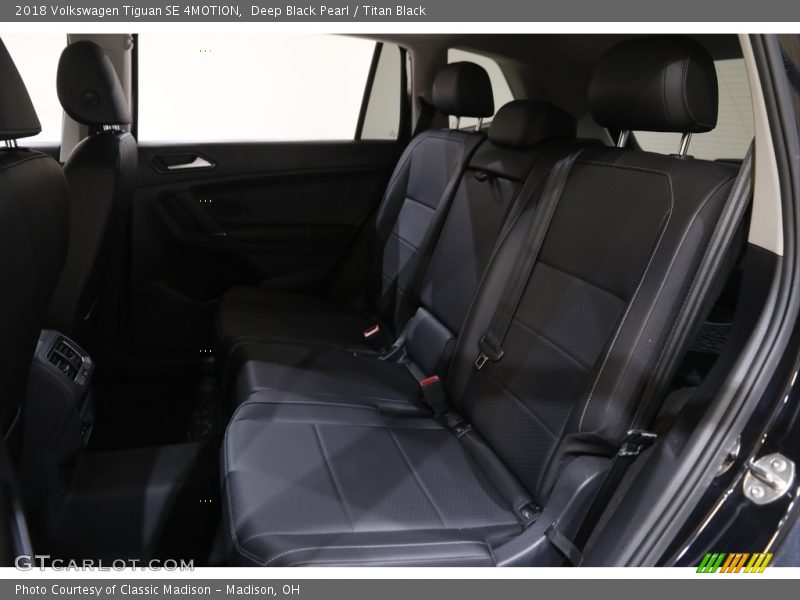 Deep Black Pearl / Titan Black 2018 Volkswagen Tiguan SE 4MOTION
