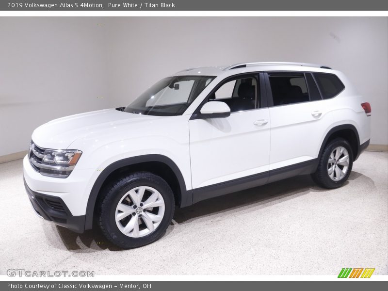 Front 3/4 View of 2019 Atlas S 4Motion