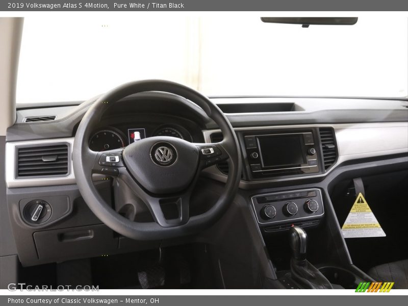 Dashboard of 2019 Atlas S 4Motion
