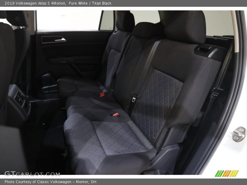 Pure White / Titan Black 2019 Volkswagen Atlas S 4Motion