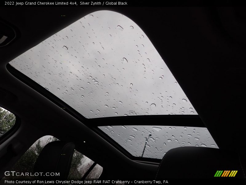Silver Zynith / Global Black 2022 Jeep Grand Cherokee Limited 4x4