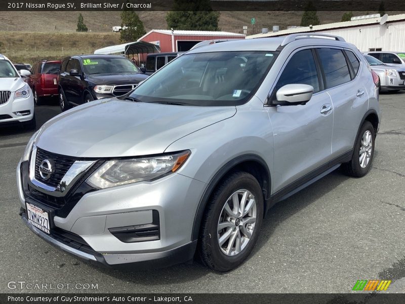 Front 3/4 View of 2017 Rogue SV