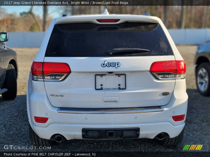Bright White / Brown/Light Frost Beige 2017 Jeep Grand Cherokee Overland 4x4