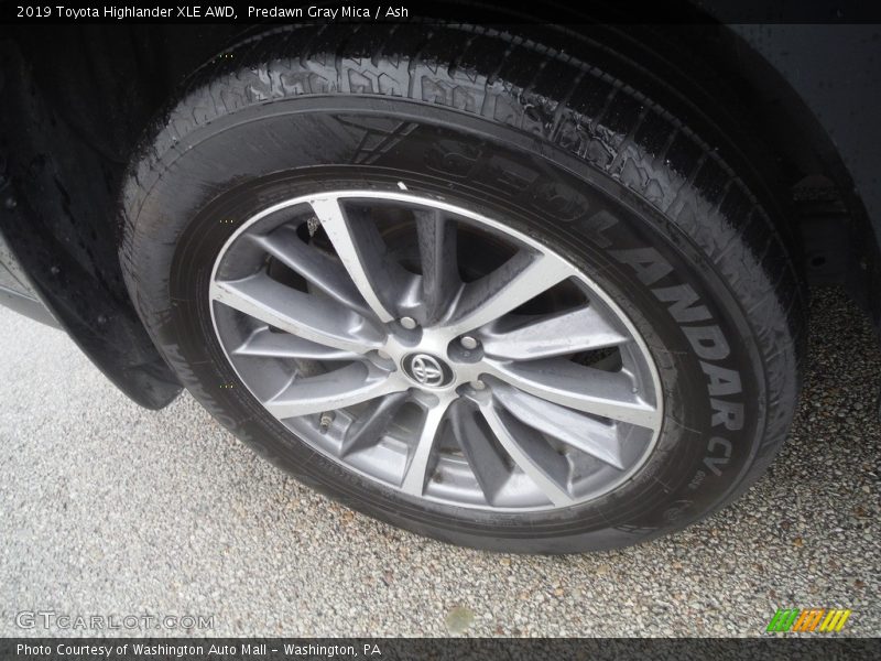 Predawn Gray Mica / Ash 2019 Toyota Highlander XLE AWD