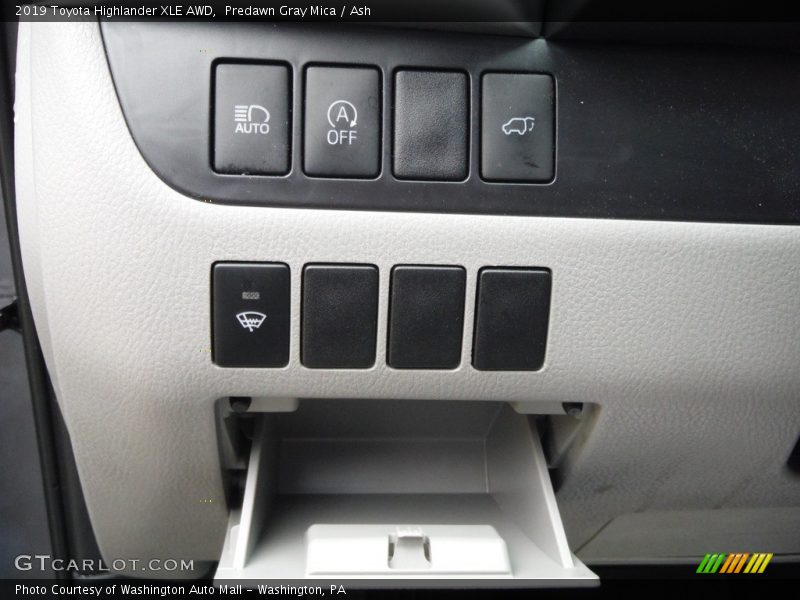 Predawn Gray Mica / Ash 2019 Toyota Highlander XLE AWD
