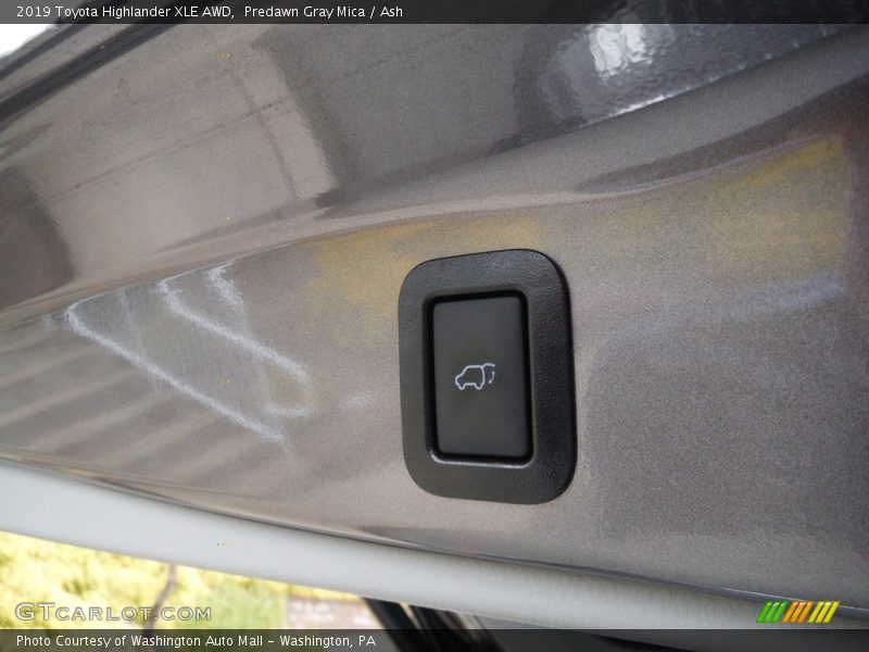 Predawn Gray Mica / Ash 2019 Toyota Highlander XLE AWD