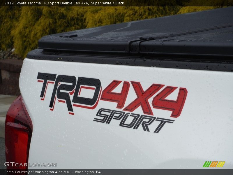 Super White / Black 2019 Toyota Tacoma TRD Sport Double Cab 4x4