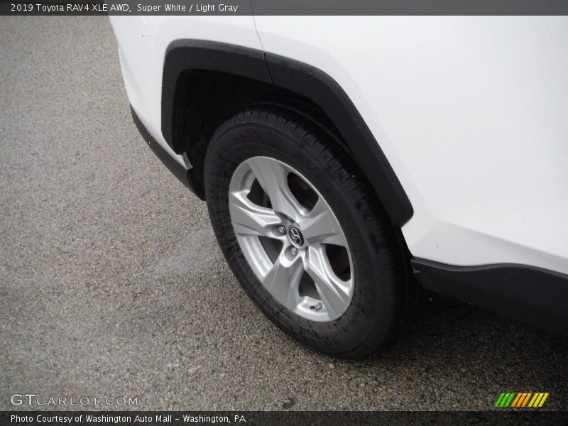 Super White / Light Gray 2019 Toyota RAV4 XLE AWD