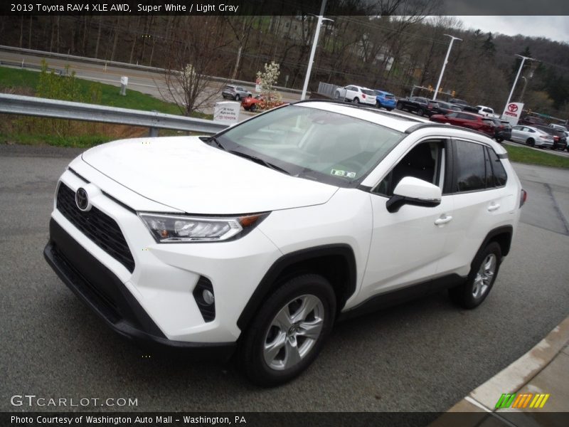 Super White / Light Gray 2019 Toyota RAV4 XLE AWD