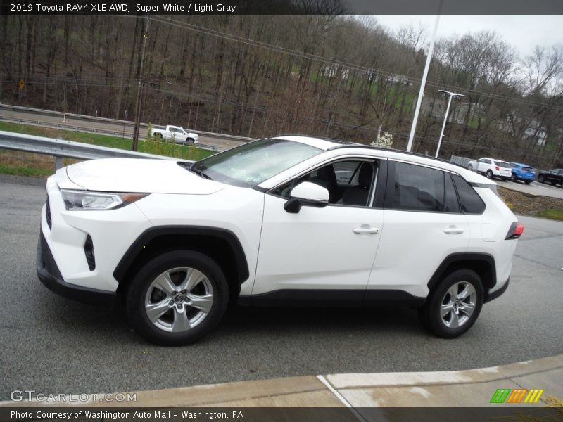 Super White / Light Gray 2019 Toyota RAV4 XLE AWD