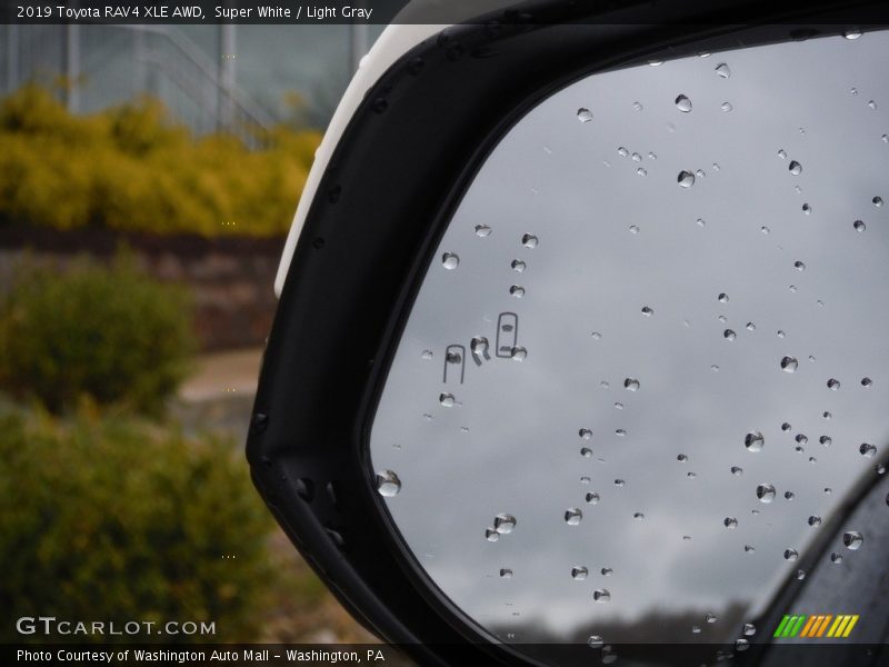 Super White / Light Gray 2019 Toyota RAV4 XLE AWD