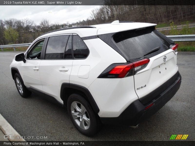 Super White / Light Gray 2019 Toyota RAV4 XLE AWD