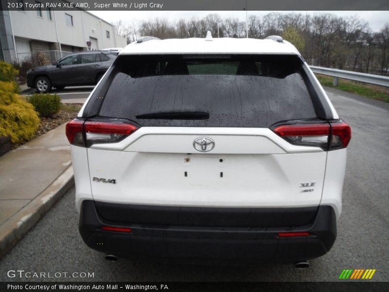 Super White / Light Gray 2019 Toyota RAV4 XLE AWD