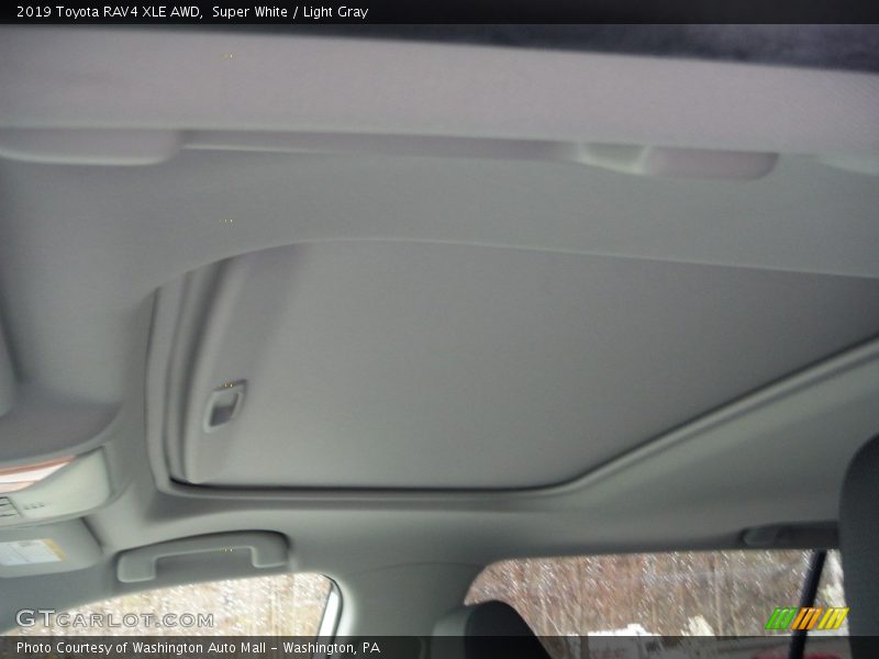 Super White / Light Gray 2019 Toyota RAV4 XLE AWD