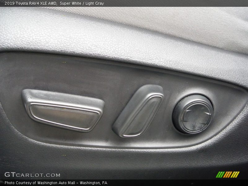 Super White / Light Gray 2019 Toyota RAV4 XLE AWD
