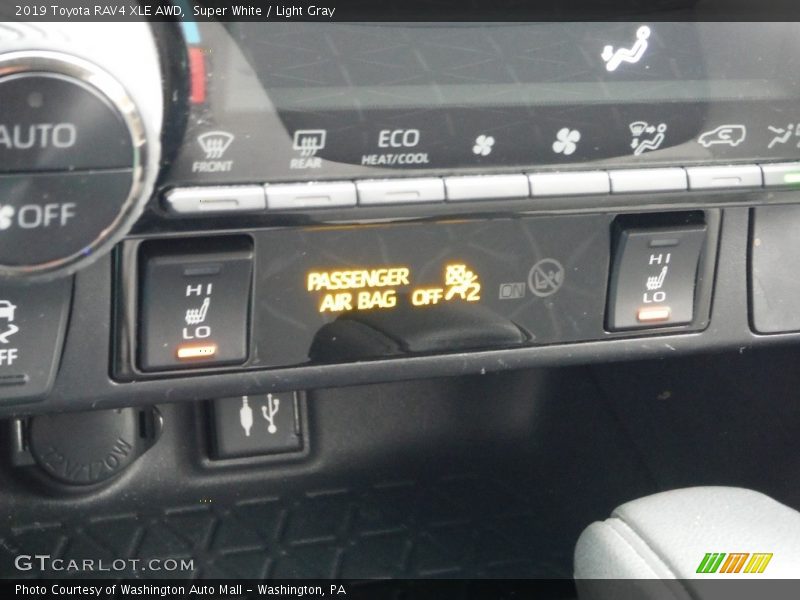 Super White / Light Gray 2019 Toyota RAV4 XLE AWD