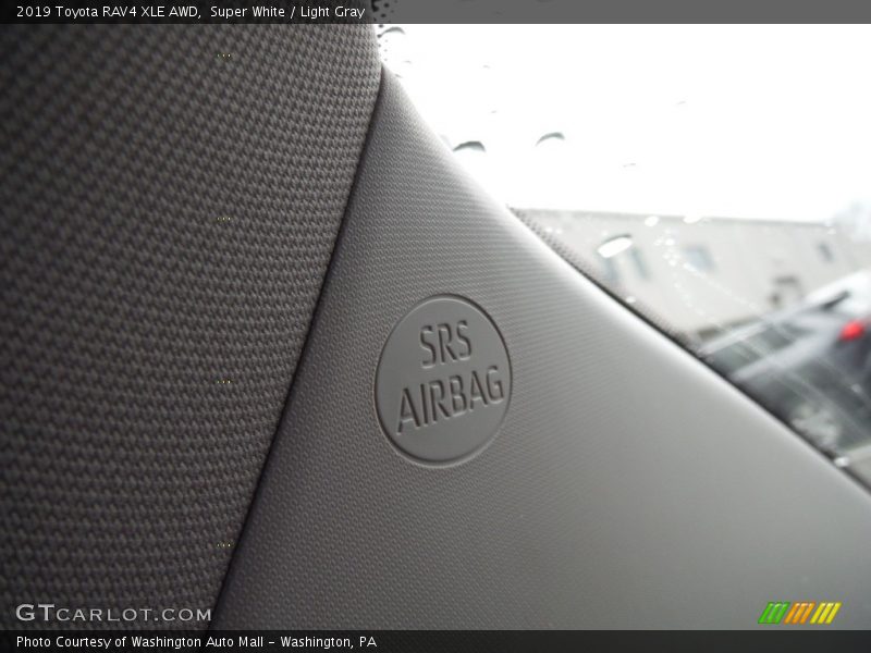 Super White / Light Gray 2019 Toyota RAV4 XLE AWD
