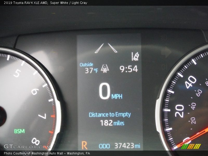Super White / Light Gray 2019 Toyota RAV4 XLE AWD