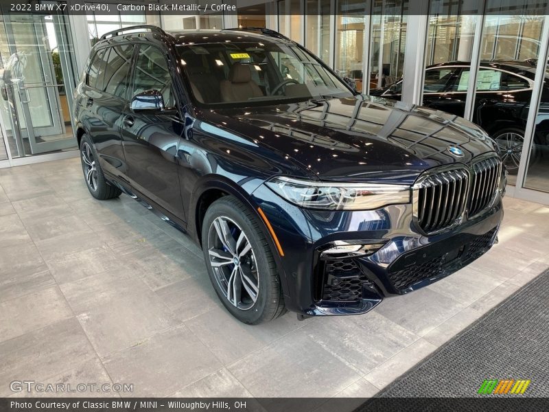 Front 3/4 View of 2022 X7 xDrive40i