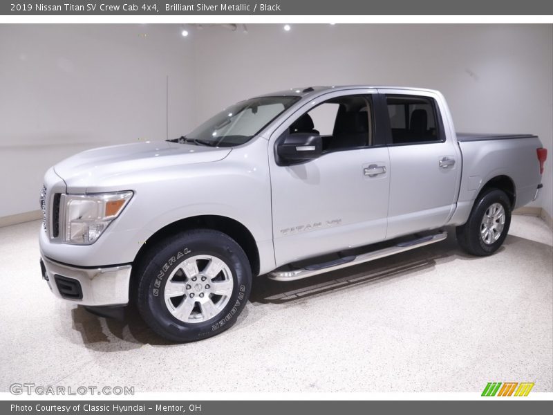 Front 3/4 View of 2019 Titan SV Crew Cab 4x4