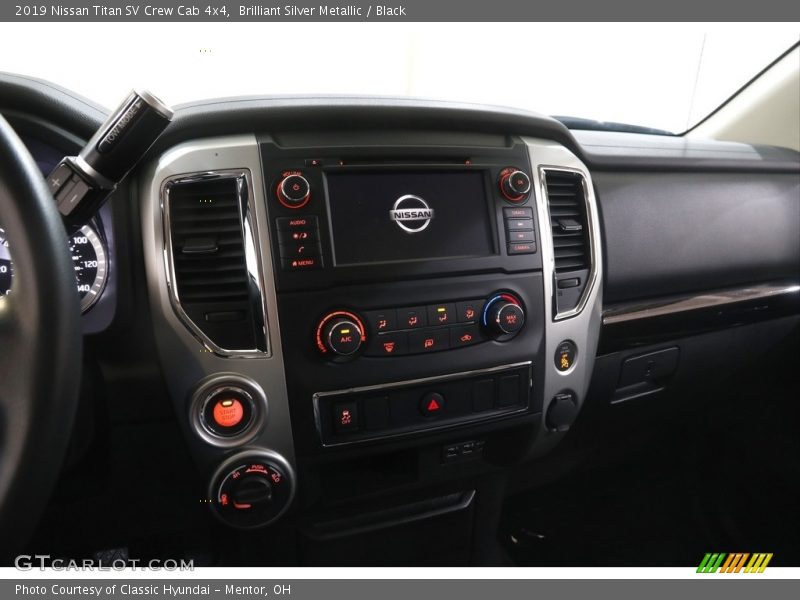 Brilliant Silver Metallic / Black 2019 Nissan Titan SV Crew Cab 4x4