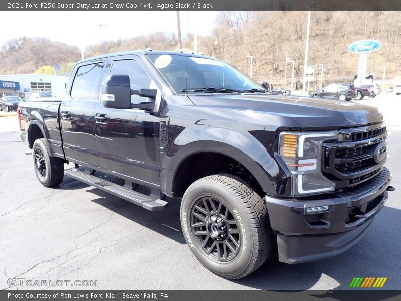 Front 3/4 View of 2021 F250 Super Duty Lariat Crew Cab 4x4