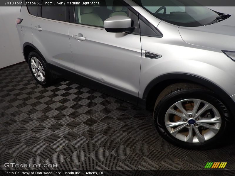 Ingot Silver / Medium Light Stone 2018 Ford Escape SE