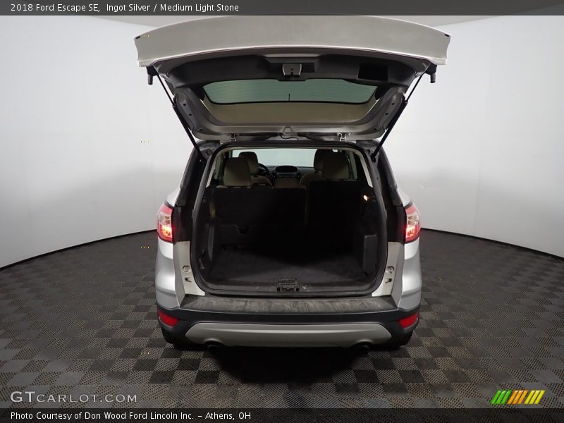 Ingot Silver / Medium Light Stone 2018 Ford Escape SE