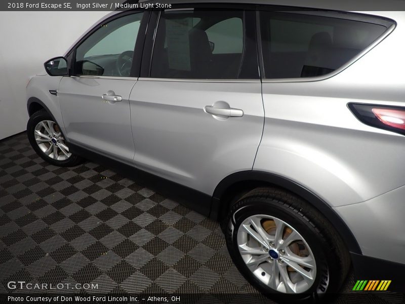 Ingot Silver / Medium Light Stone 2018 Ford Escape SE
