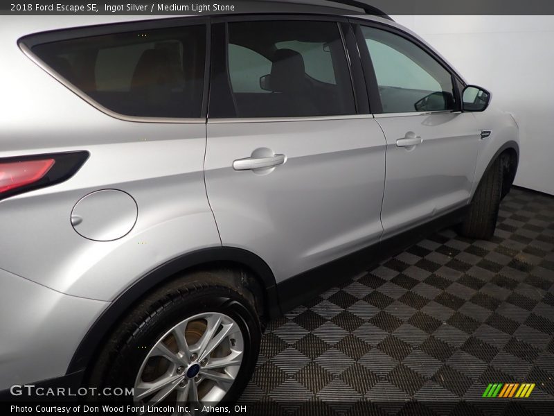 Ingot Silver / Medium Light Stone 2018 Ford Escape SE