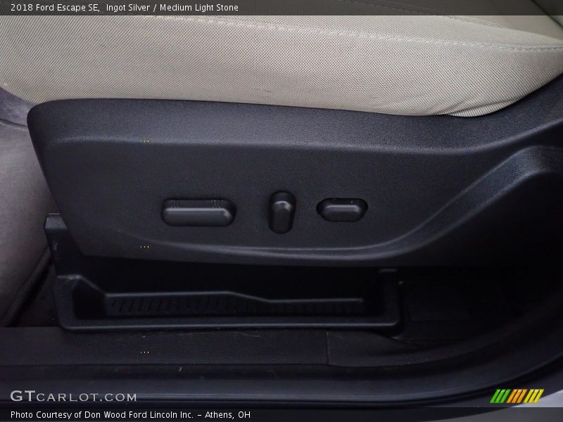 Ingot Silver / Medium Light Stone 2018 Ford Escape SE