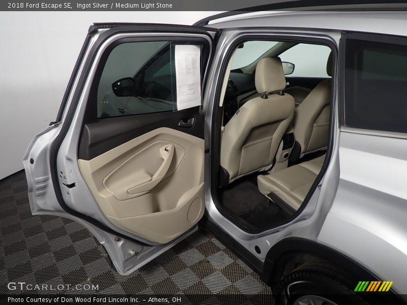 Ingot Silver / Medium Light Stone 2018 Ford Escape SE