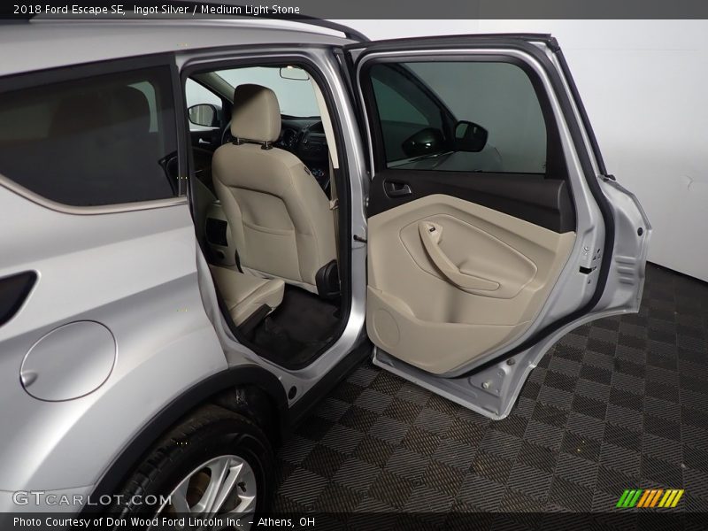 Ingot Silver / Medium Light Stone 2018 Ford Escape SE