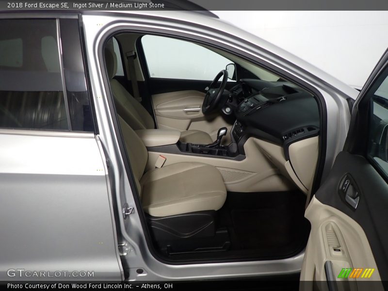 Ingot Silver / Medium Light Stone 2018 Ford Escape SE