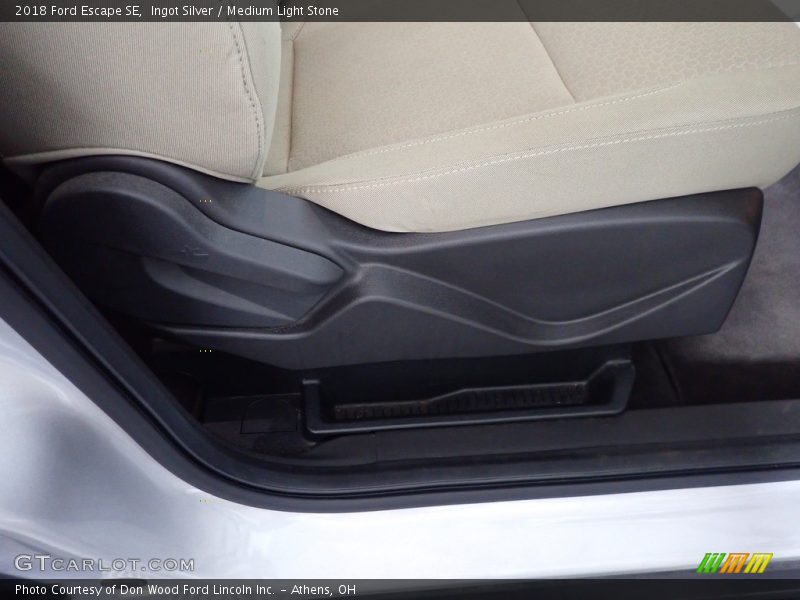Ingot Silver / Medium Light Stone 2018 Ford Escape SE