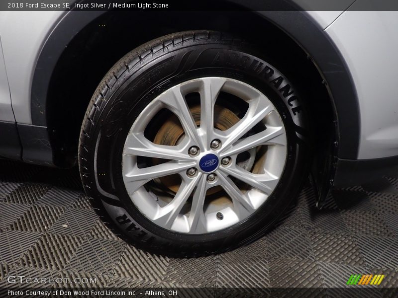 Ingot Silver / Medium Light Stone 2018 Ford Escape SE