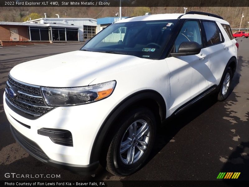 Front 3/4 View of 2022 Explorer XLT 4WD