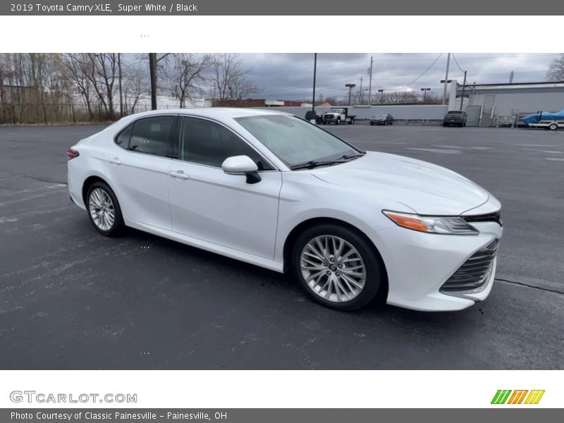 Super White / Black 2019 Toyota Camry XLE