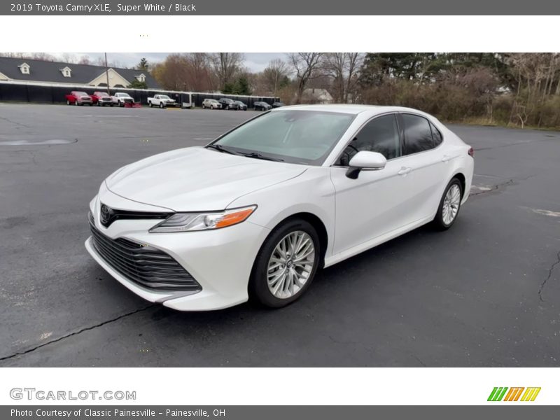 Super White / Black 2019 Toyota Camry XLE