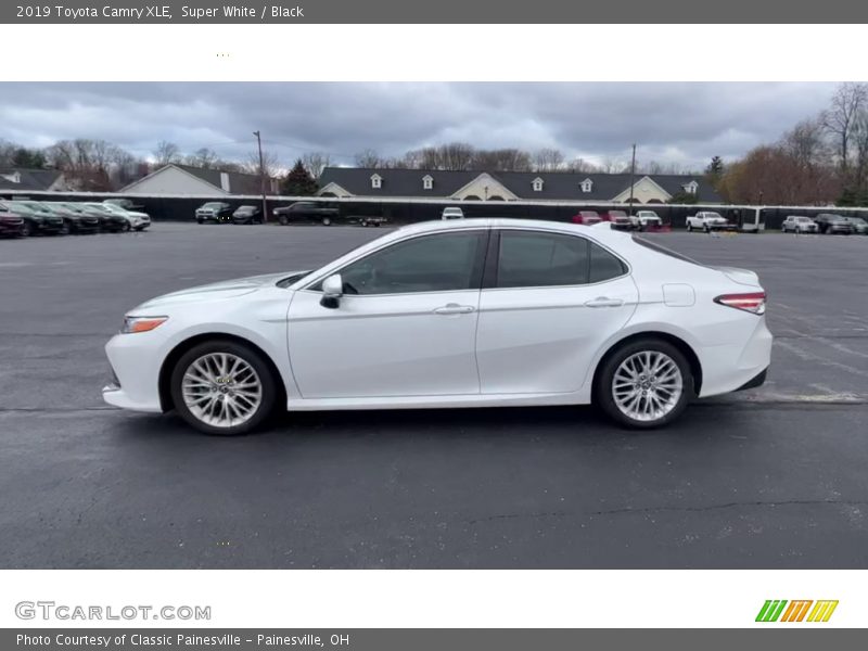 Super White / Black 2019 Toyota Camry XLE