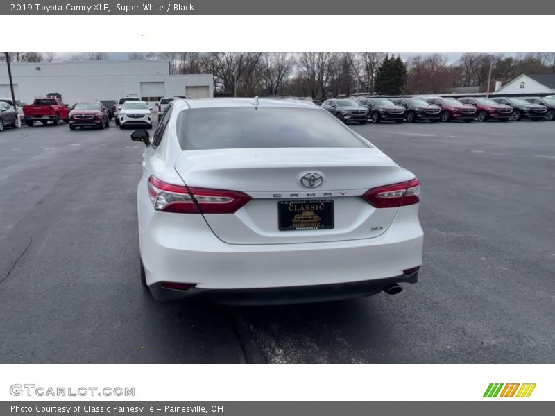 Super White / Black 2019 Toyota Camry XLE