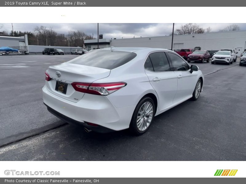 Super White / Black 2019 Toyota Camry XLE