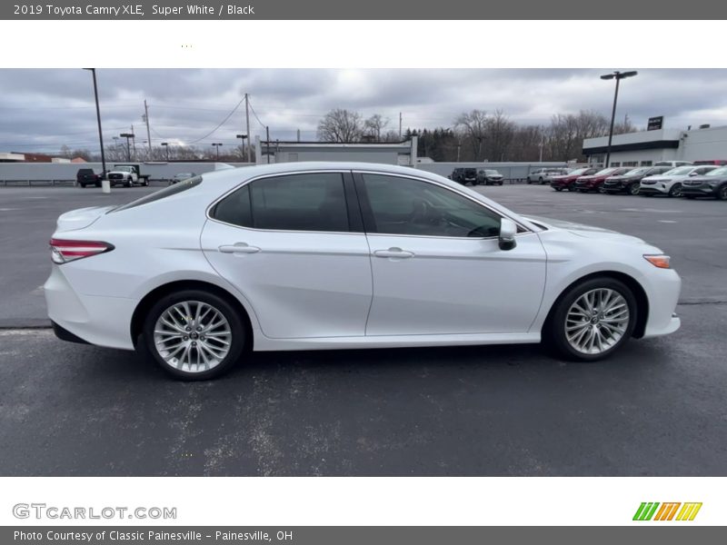 Super White / Black 2019 Toyota Camry XLE
