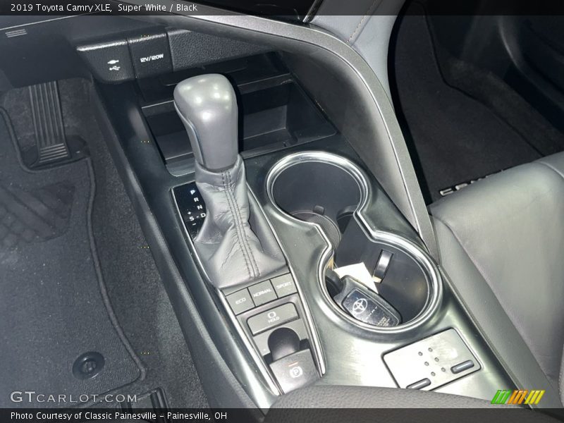 Super White / Black 2019 Toyota Camry XLE