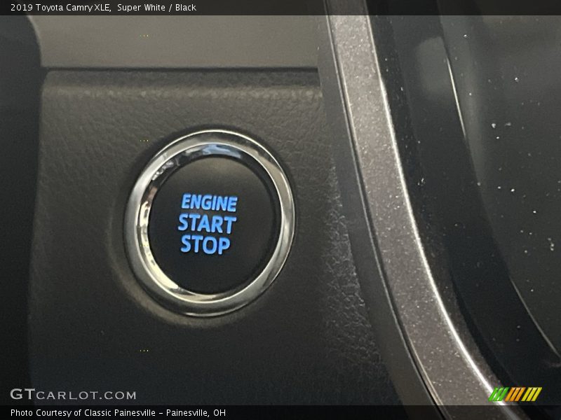 Super White / Black 2019 Toyota Camry XLE