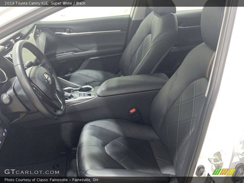 Super White / Black 2019 Toyota Camry XLE