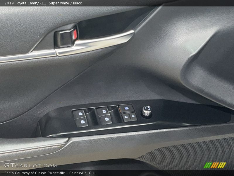 Super White / Black 2019 Toyota Camry XLE
